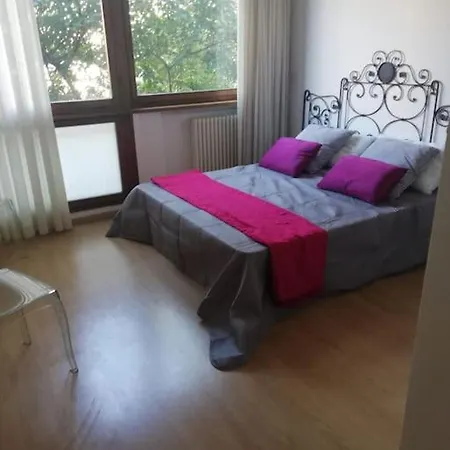 Vanity - 4 Bedrooms With 4 Bathrooms - Ac & Wifi 罗马