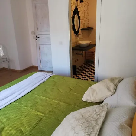 Vanity - 4 Bedrooms With 4 Bathrooms - Ac & Wifi *