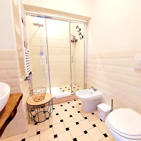 Vanity - 4 Bedrooms With 4 Bathrooms - Ac & Wifi 罗马